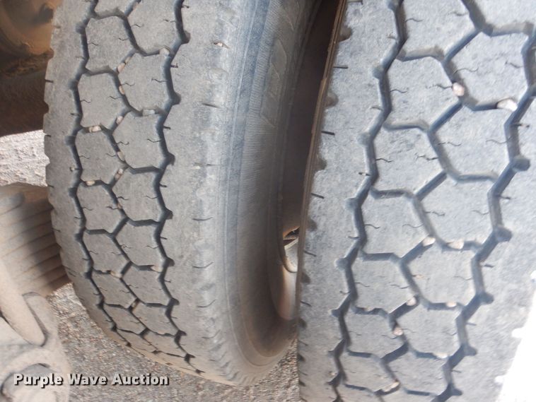 image for item HQ9539 1997 Mack RD600  dump truck