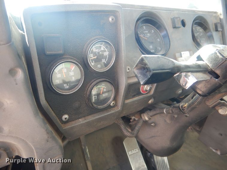 image for item HQ9540 1998 Mack RD600  dump truck