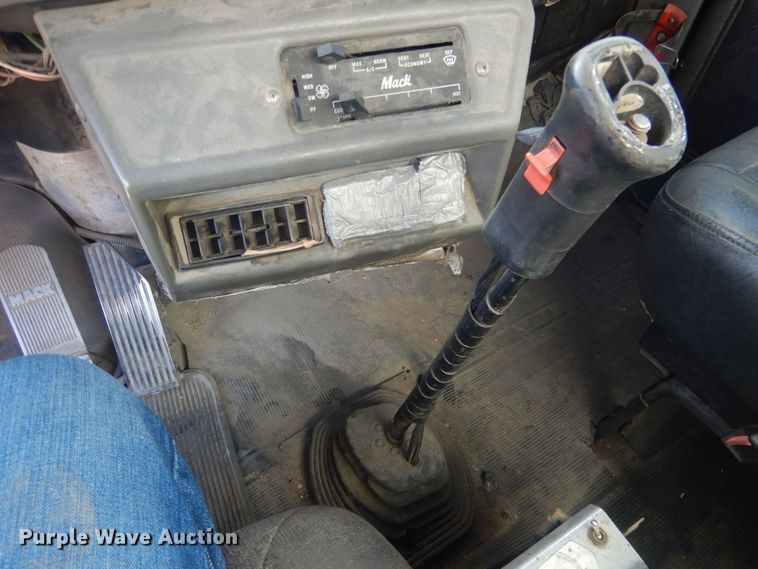 image for item HQ9540 1998 Mack RD600  dump truck