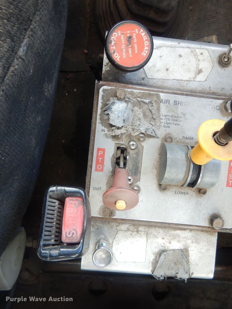 image for item HQ9540 1998 Mack RD600  dump truck