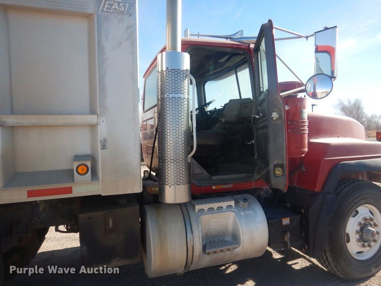 image for item HQ9540 1998 Mack RD600  dump truck