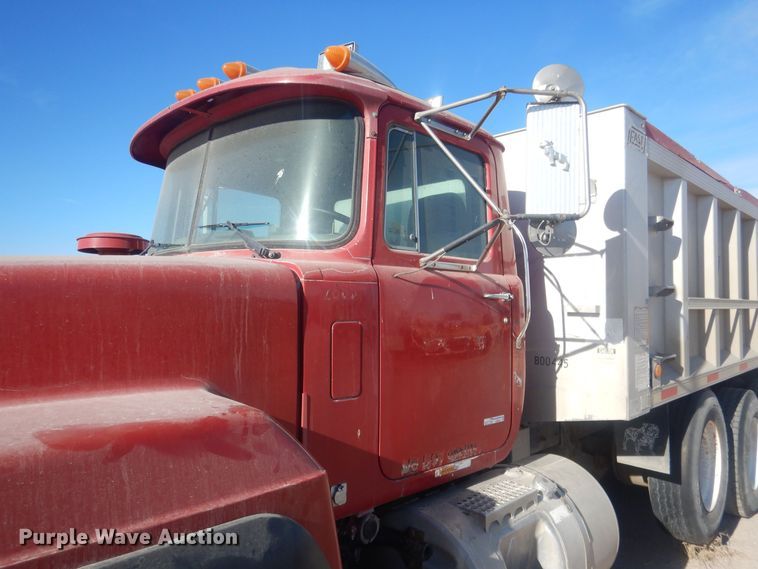 image for item HQ9540 1998 Mack RD600  dump truck