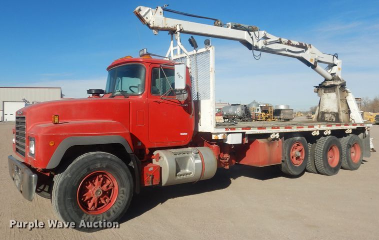 image for item HQ9541 1996 Mack RD688S  crane truck