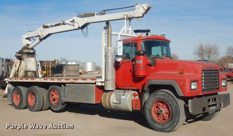image for item HQ9541 1996 Mack RD688S  crane truck