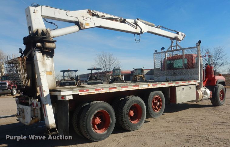 image for item HQ9541 1996 Mack RD688S  crane truck