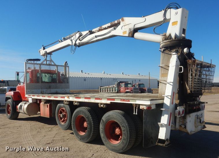 image for item HQ9541 1996 Mack RD688S  crane truck