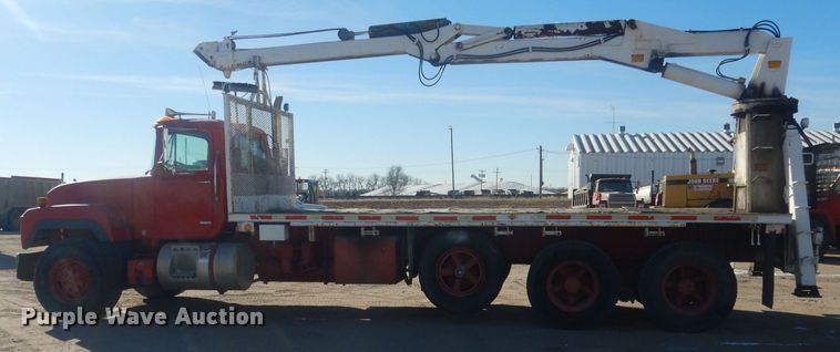 image for item HQ9541 1996 Mack RD688S  crane truck