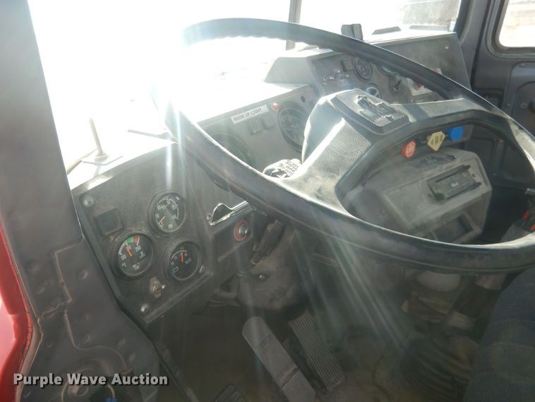 image for item HQ9541 1996 Mack RD688S  crane truck