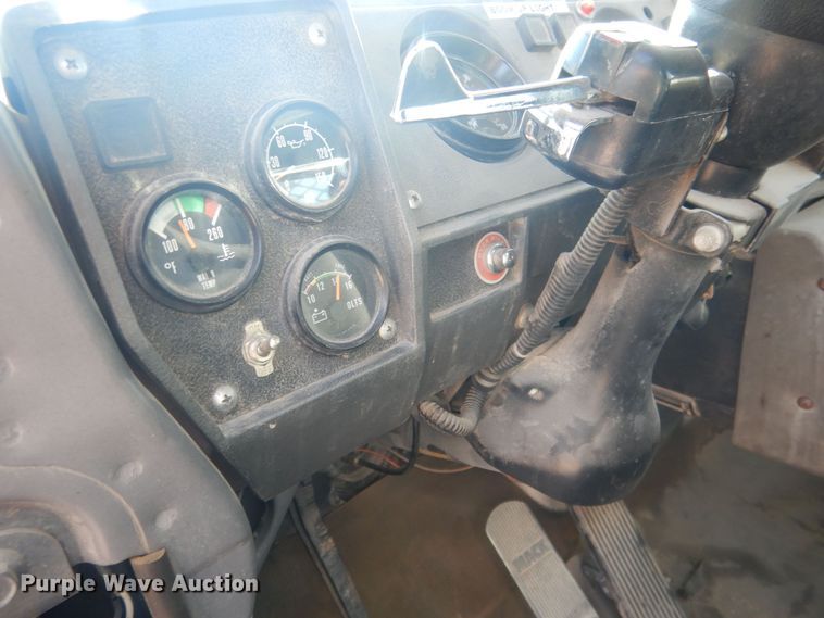 image for item HQ9541 1996 Mack RD688S  crane truck