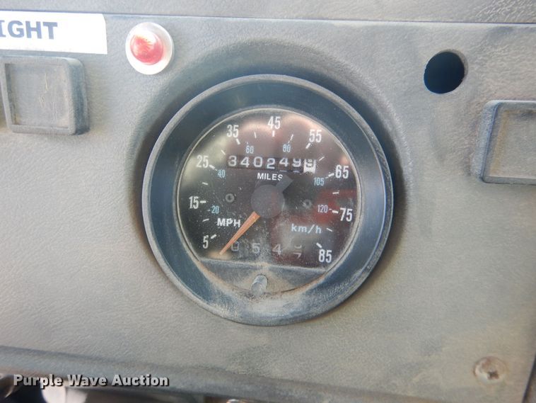 image for item HQ9541 1996 Mack RD688S  crane truck