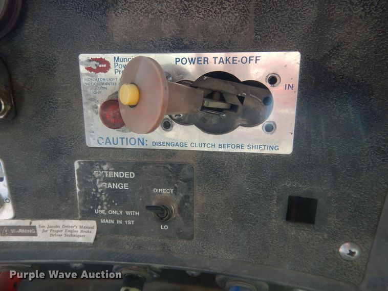 image for item HQ9541 1996 Mack RD688S  crane truck