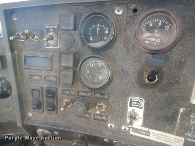 image for item HQ9541 1996 Mack RD688S  crane truck