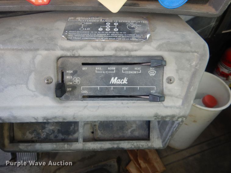 image for item HQ9541 1996 Mack RD688S  crane truck