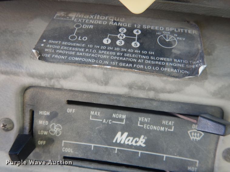 image for item HQ9541 1996 Mack RD688S  crane truck