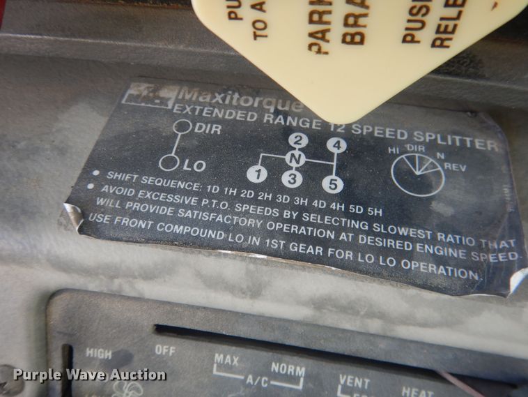 image for item HQ9541 1996 Mack RD688S  crane truck