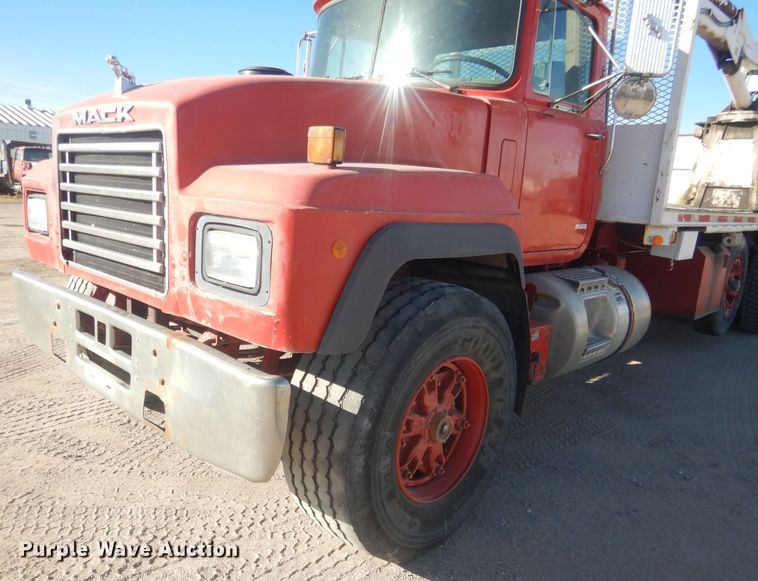 image for item HQ9541 1996 Mack RD688S  crane truck