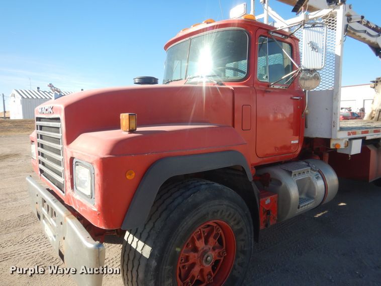 image for item HQ9541 1996 Mack RD688S  crane truck