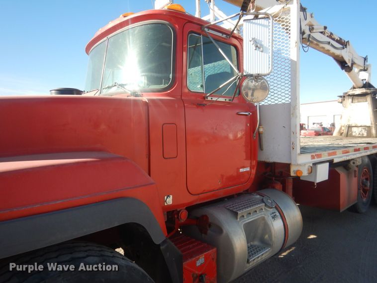 image for item HQ9541 1996 Mack RD688S  crane truck