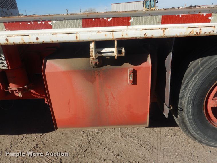 image for item HQ9541 1996 Mack RD688S  crane truck