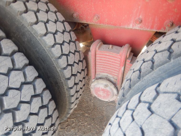 image for item HQ9541 1996 Mack RD688S  crane truck