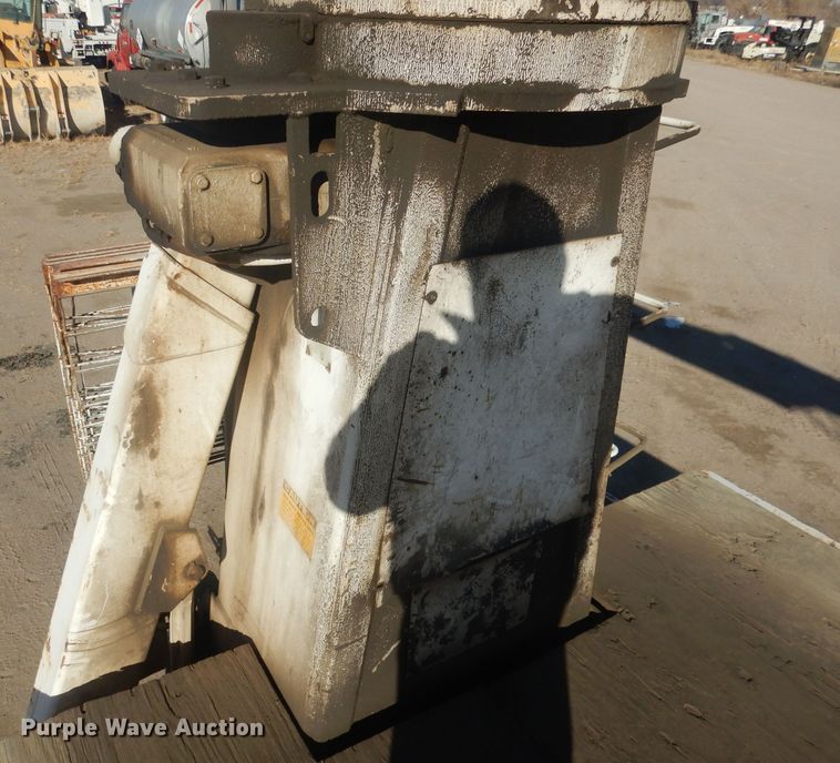 image for item HQ9541 1996 Mack RD688S  crane truck