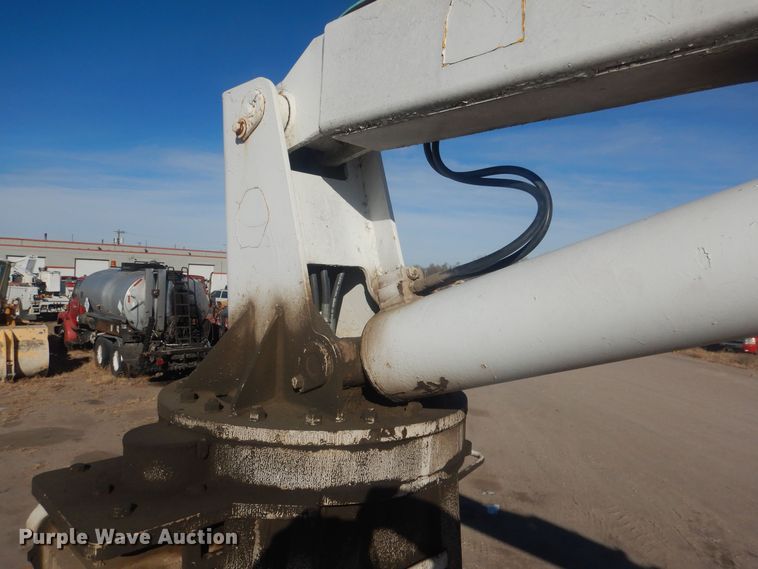 image for item HQ9541 1996 Mack RD688S  crane truck