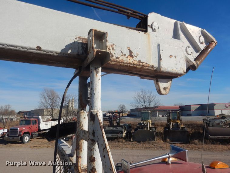 image for item HQ9541 1996 Mack RD688S  crane truck