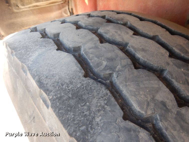 image for item HQ9541 1996 Mack RD688S  crane truck