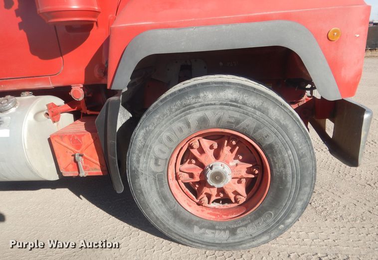 image for item HQ9541 1996 Mack RD688S  crane truck