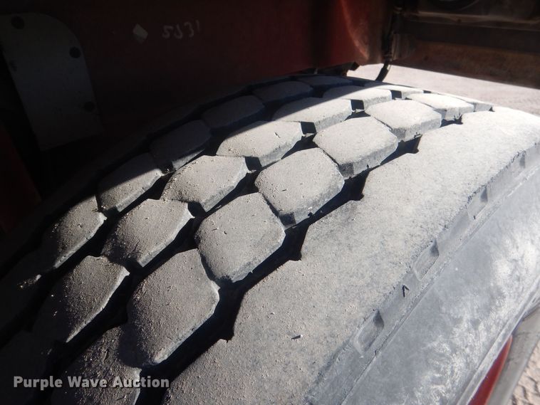 image for item HQ9541 1996 Mack RD688S  crane truck