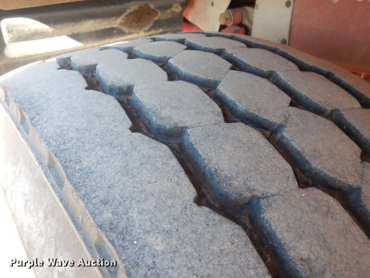 image for item HQ9541 1996 Mack RD688S  crane truck