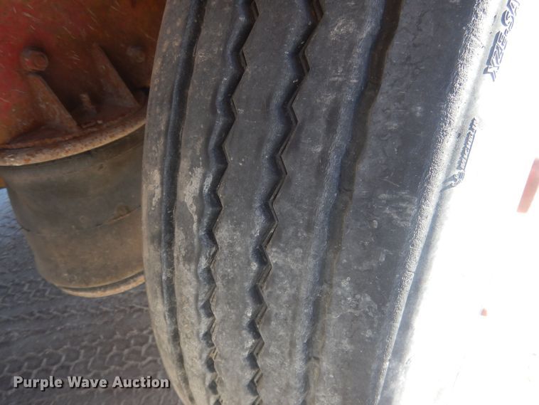 image for item HQ9541 1996 Mack RD688S  crane truck