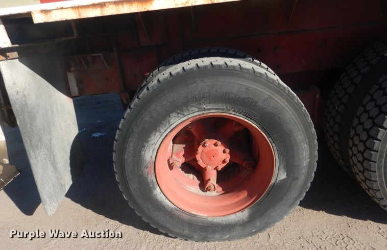 image for item HQ9541 1996 Mack RD688S  crane truck