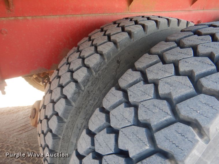 image for item HQ9541 1996 Mack RD688S  crane truck