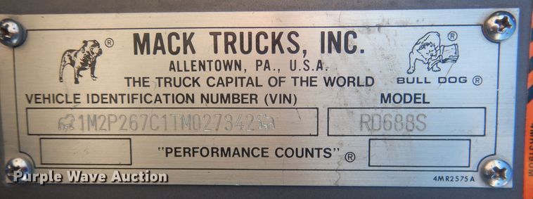 image for item HQ9541 1996 Mack RD688S  crane truck