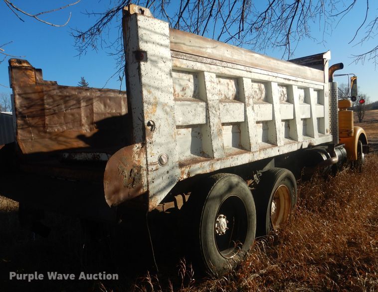 image for item HQ9556 1974 Kenworth W900  dump truck