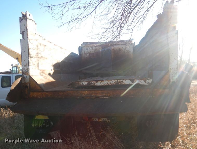 image for item HQ9556 1974 Kenworth W900  dump truck