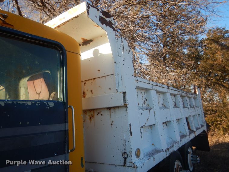 image for item HQ9556 1974 Kenworth W900  dump truck