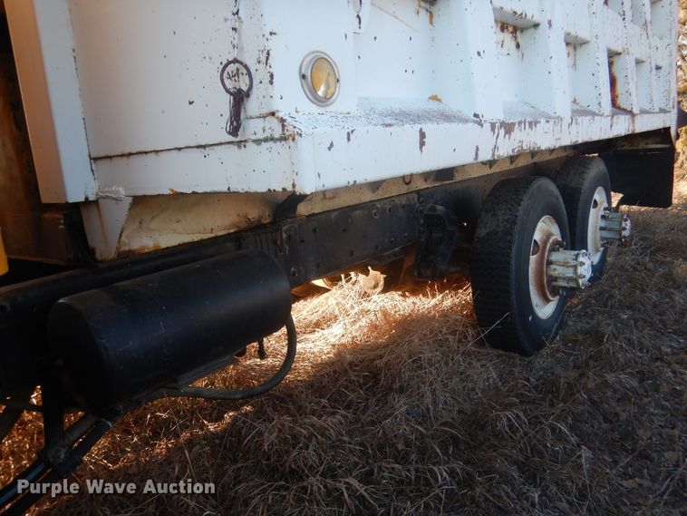 image for item HQ9556 1974 Kenworth W900  dump truck