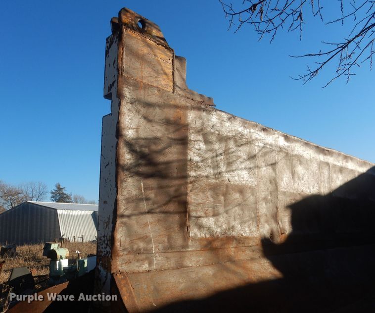 image for item HQ9556 1974 Kenworth W900  dump truck