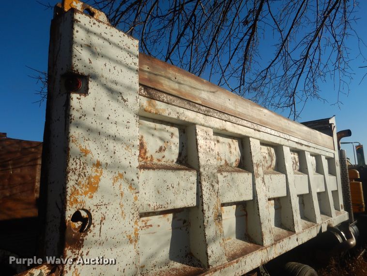 image for item HQ9556 1974 Kenworth W900  dump truck