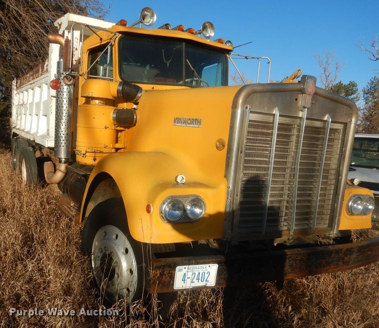 image for item HQ9556 1974 Kenworth W900  dump truck