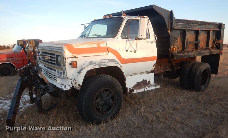 image for item HQ9564 1985 Chevrolet C6500  dump truck