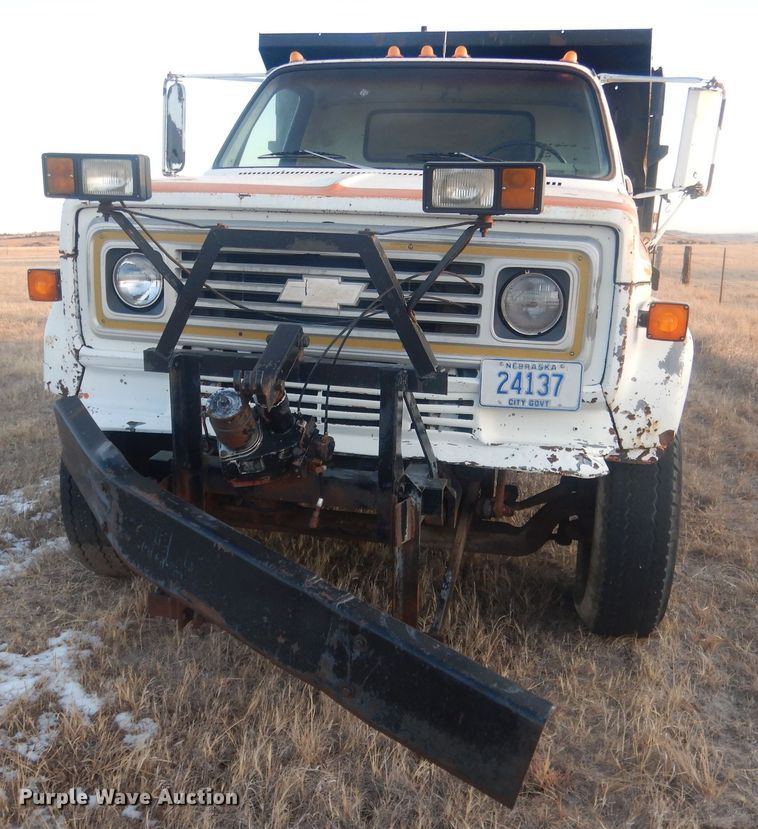 image for item HQ9564 1985 Chevrolet C6500  dump truck