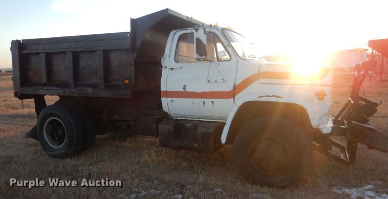 image for item HQ9564 1985 Chevrolet C6500  dump truck