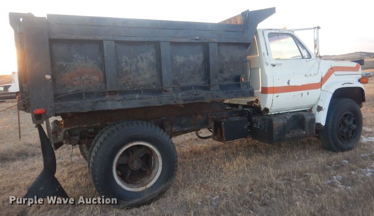 image for item HQ9564 1985 Chevrolet C6500  dump truck