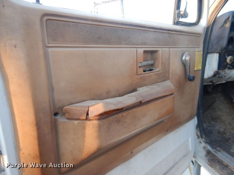 image for item HQ9564 1985 Chevrolet C6500  dump truck