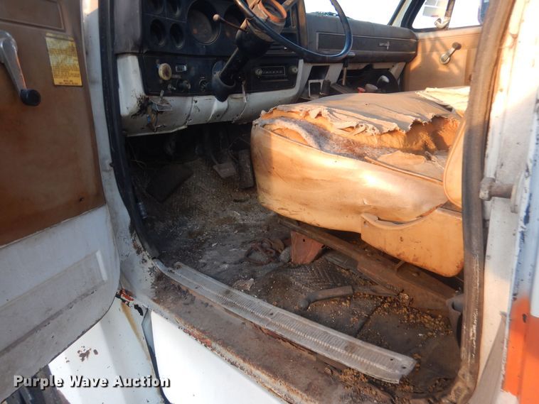 image for item HQ9564 1985 Chevrolet C6500  dump truck