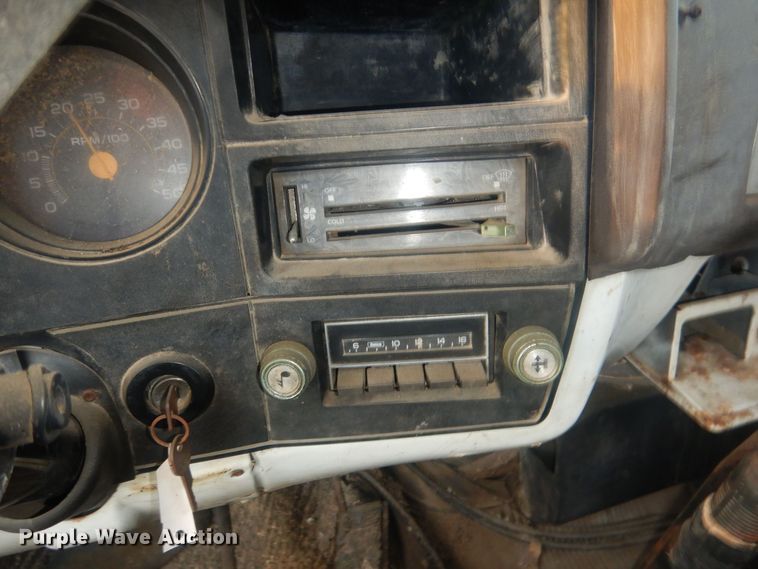 image for item HQ9564 1985 Chevrolet C6500  dump truck