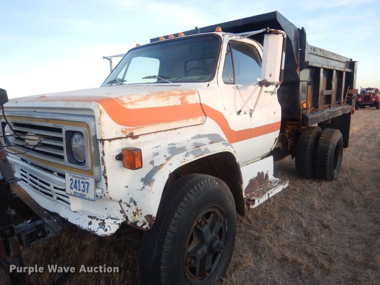image for item HQ9564 1985 Chevrolet C6500  dump truck